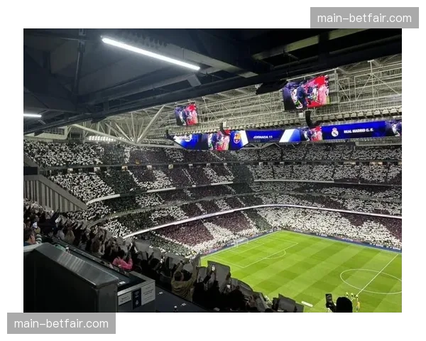 伯纳乌球场“智能顶棚”完成三月首次启闭压力测试，迎接国家德比