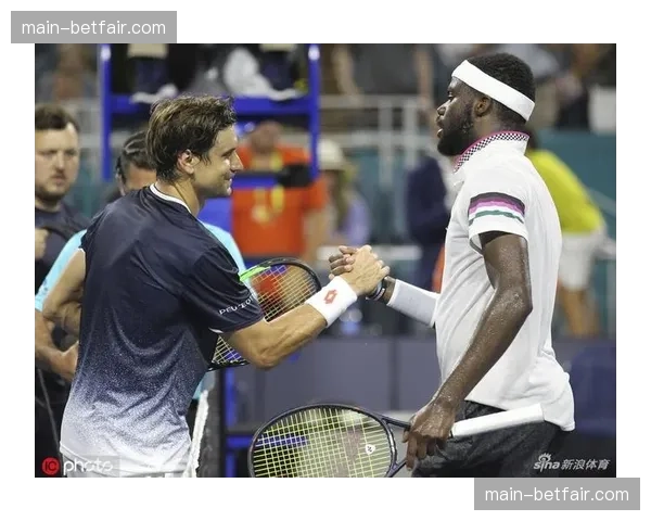 查尔斯顿站:凯斯救赛点后激动跪地,艰难逆转本土新星晋级 查尔斯顿站:凯斯救赛点后激动跪地,艰难逆转本土新星晋级